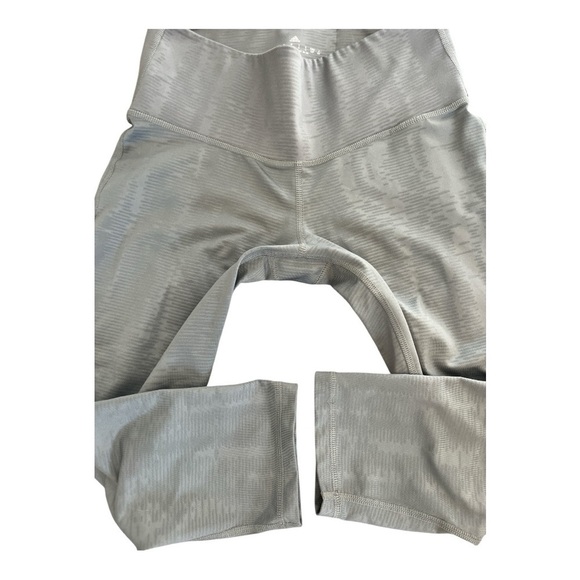 WOMENS ADIDAS CLIMALITE GRAY CROPPED LEGGINGS & ADIDAS CLIMALITE SHORTS - Picture 3 of 13